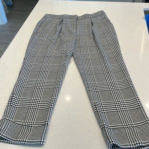 Women’s Trina Turk size 10 pants pleated in front cuffs, ankle length